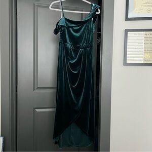 Emerald Off-the-Shoulder Velvet Dress